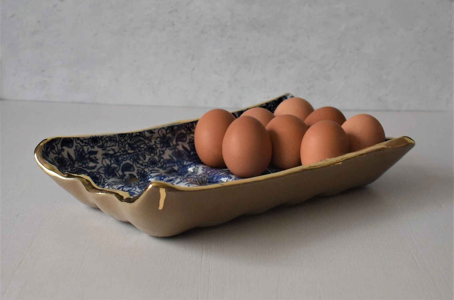 12 Compartment Ceramic Egg Tray, White