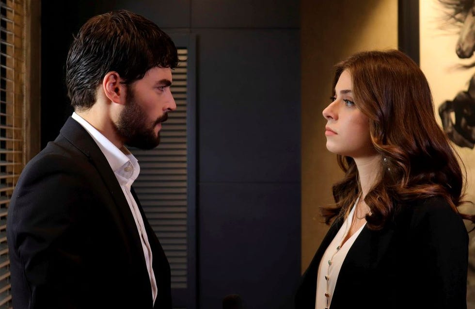 Akin Akinözü y Ilay Erkok Hercai