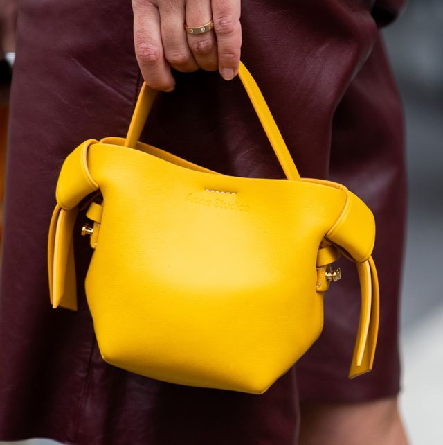 pantone 2021代表色「亮麗黃」包款推薦！gucci、prada、bv等精品、小眾品牌黃色系包款盤點