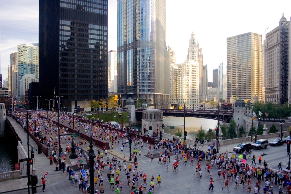 USA, Illinois, Chicago, Chicago Marathon passing through downtown