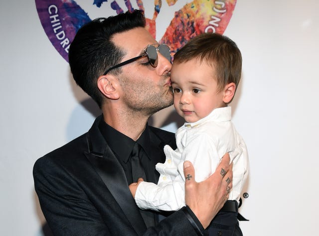 Criss Angel Shaves 5 Year Old Son S Head Amid Leukemia Relapse