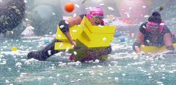 I'm a Celebrity host Holly Willoughby takes on Celebrity Cyclone Bushtucker Trial.
