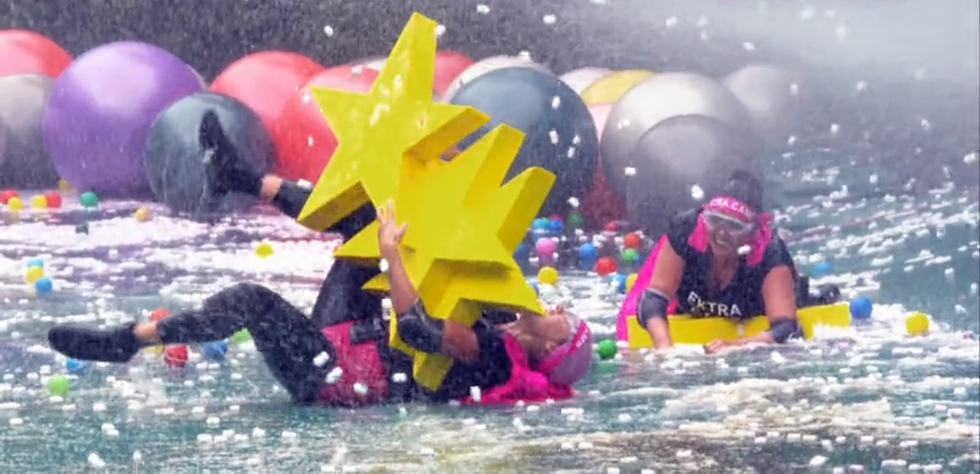 I'm a Celebrity host Holly Willoughby takes on Celebrity Cyclone Bushtucker Trial.