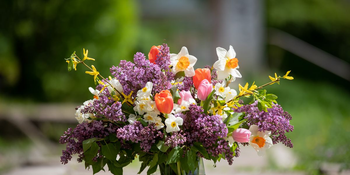 Make Mom a Gorgeous Flower Arrangement for Mother’s Day