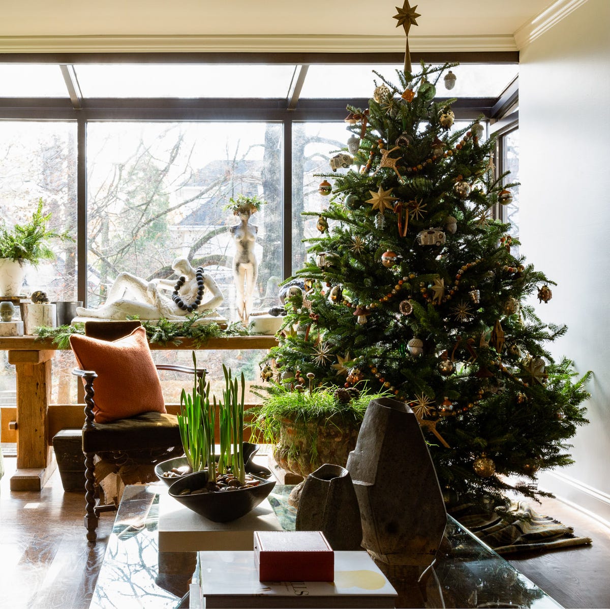 40 Ways to Decorate a Small Space for the Holidays