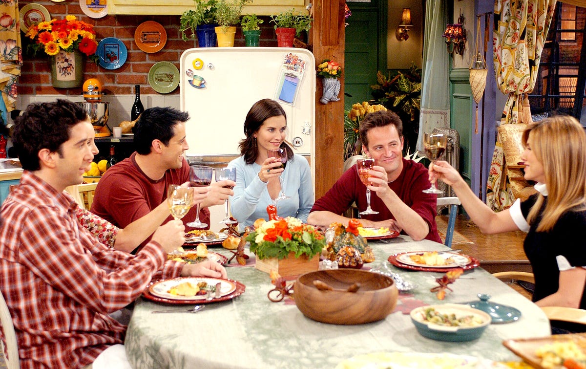 8 Easy Ways To Throw A Friendsgiving Dinner To Celebrate Your