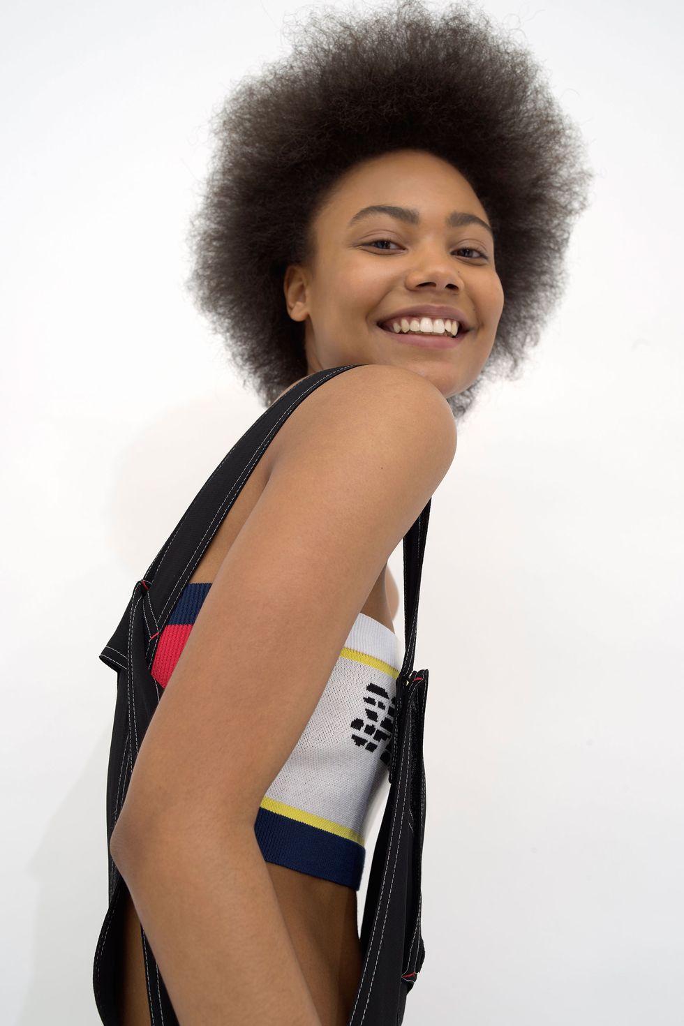 Hair, Afro, Face, Hairstyle, Black, Beauty, Yellow, Black hair, Shoulder, Fashion, 