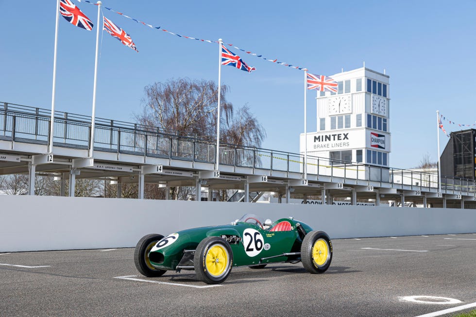 1958 lotus formula 1 car driven by graham hill