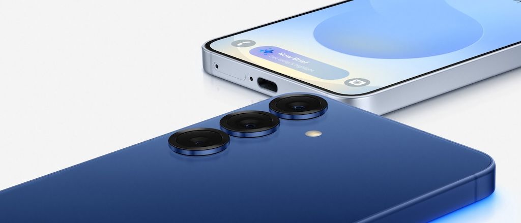 Image 4_AI Visual_6720 x 2880.jpg.jpg smartphone showcasing a dualcamera system and interface