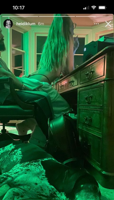 Heidi Klum 48 Flashes Toned Butt In A Black Thong In New Ig Pic
