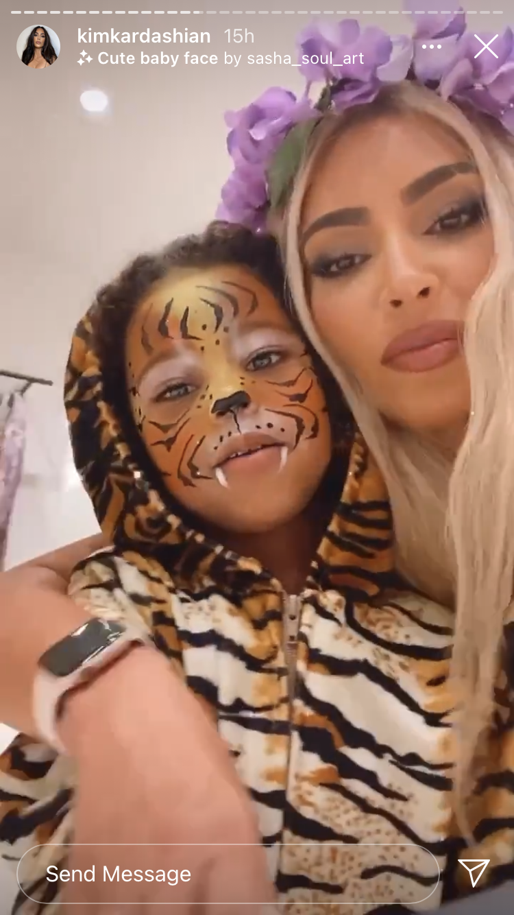 oversætter sende Tegne forsikring How Kim Kardashian's 'Tiger King' Costume by Alejandro Collection Came  Together