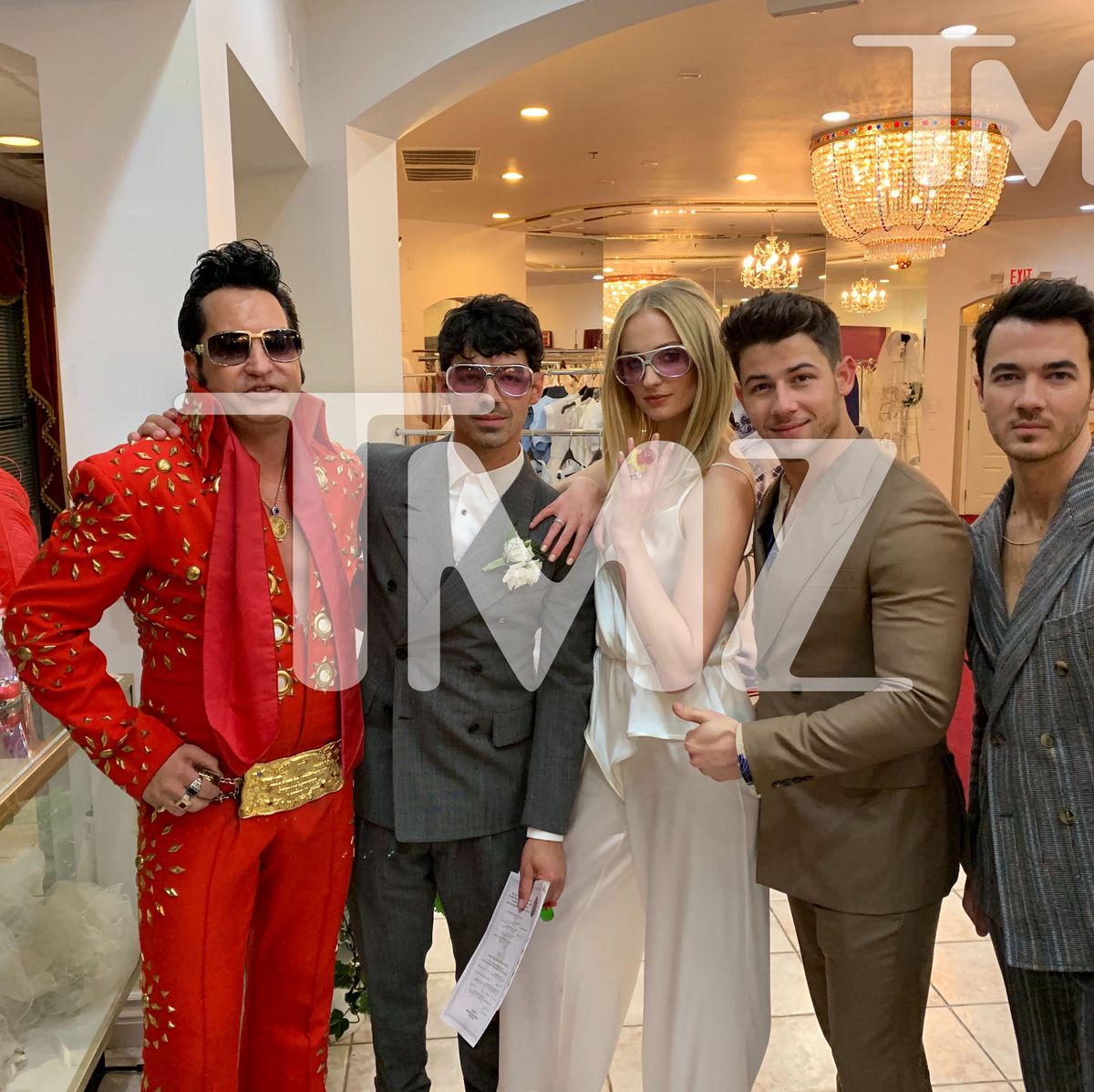 Sophie Turner & Joe Jonas Got Married in Las Vegas After the Billboard  Music Awards