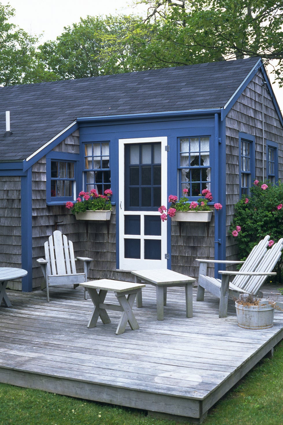 Image of a House, Side View, United State of America, Nantucket Island blue house