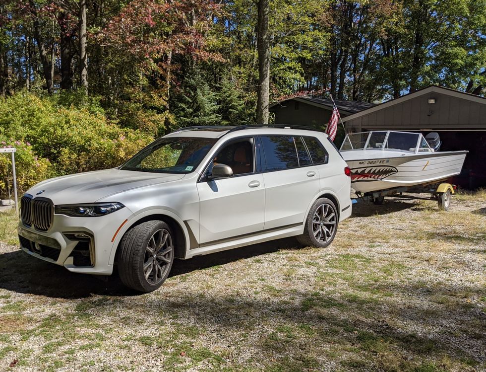 bmw x7 towing a boat