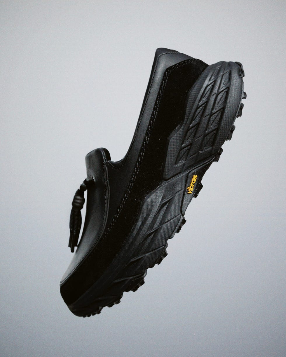 a black athletic shoe designed for outdoor use