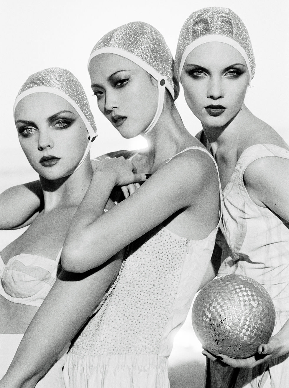 Beauty, Headpiece, Swim cap, Model, Headgear, Monochrome, Photography, Black-and-white, Photo shoot, Cap, 