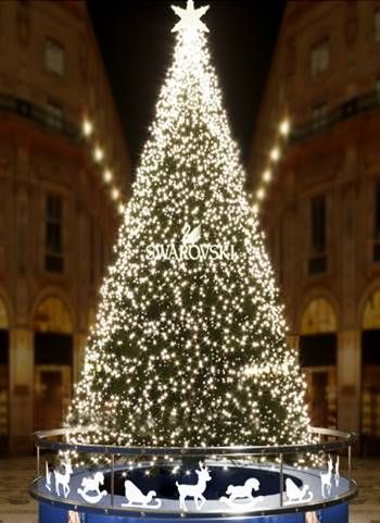 Christmas tree, Christmas decoration, Tree, Christmas lights, Christmas, Landmark, Lighting, Colorado spruce, Architecture, Woody plant, 