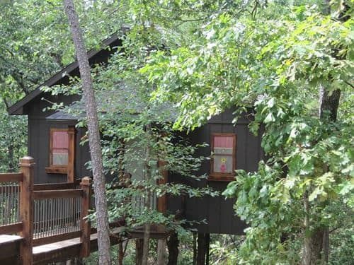 Treehouse hotel - Treehouses you can actually stay in 