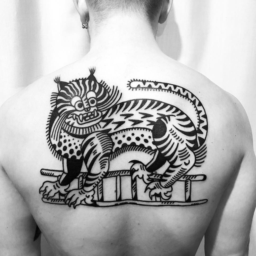 Tattoo, Shoulder, Joint, Organ, Back, Neck, Muscle, Art, Trunk, Temporary tattoo, 