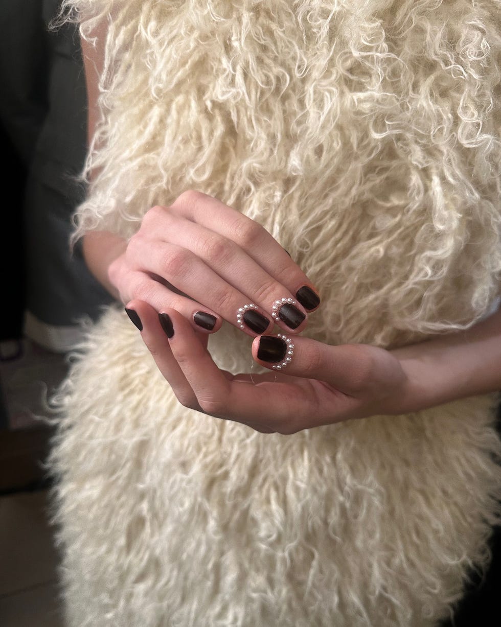 Tendencias de uñas otoño 2025