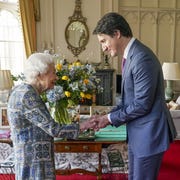 queen elizabeth shakes justin trudeau's hand queen elizabeth shakes justin trudeau's hand