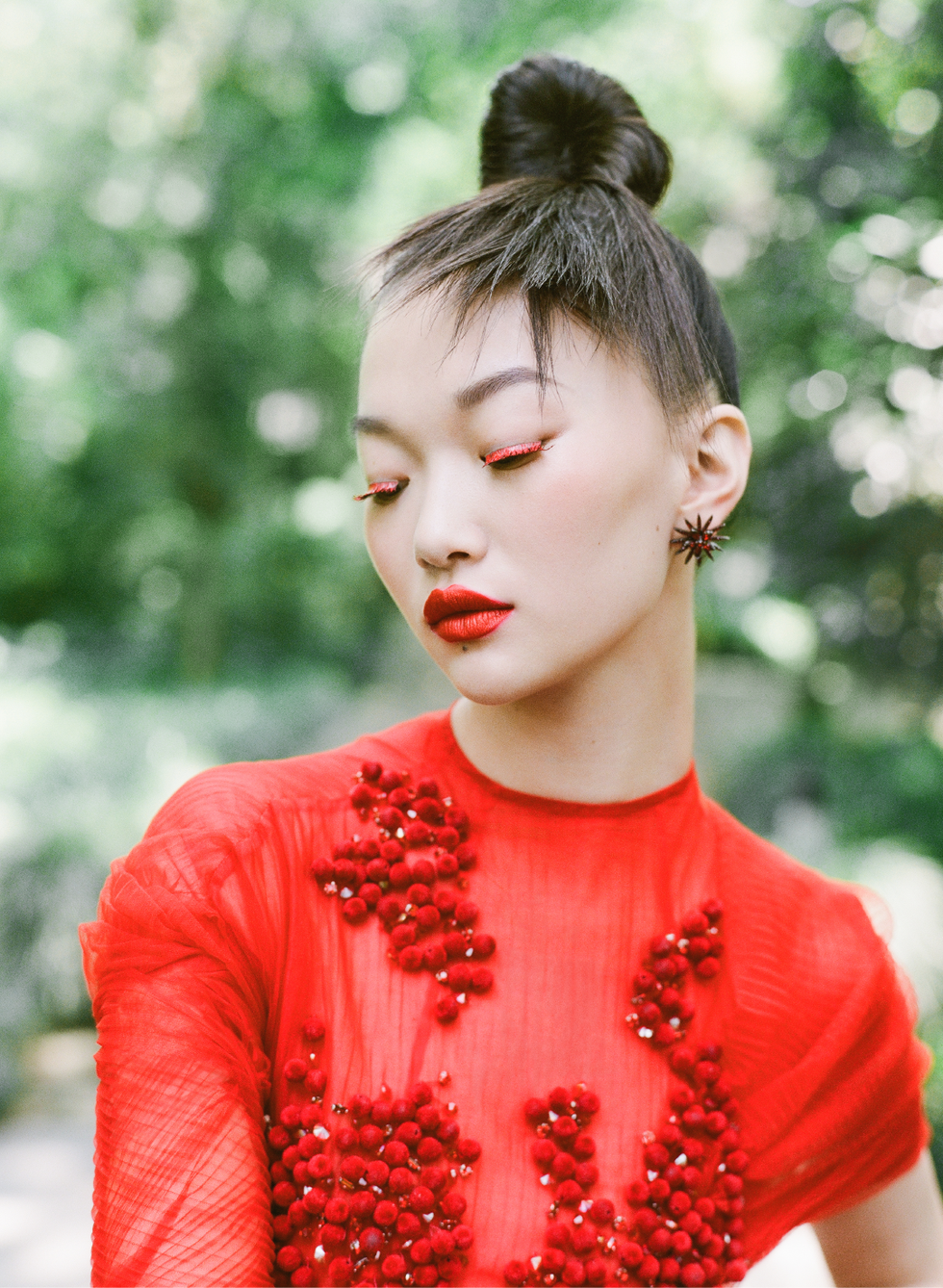 Hair, Red, Lip, Hairstyle, Beauty, Skin, Fashion, Shoulder, Blond, Dress, 