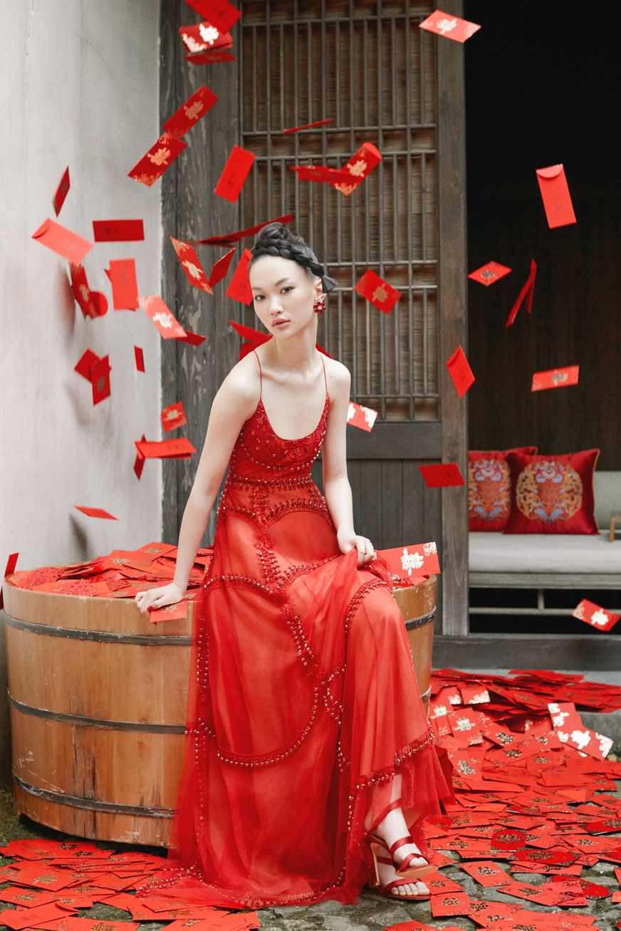10 Dramatic Red Wedding Dresses - How to Wear Red at Your Wedding
