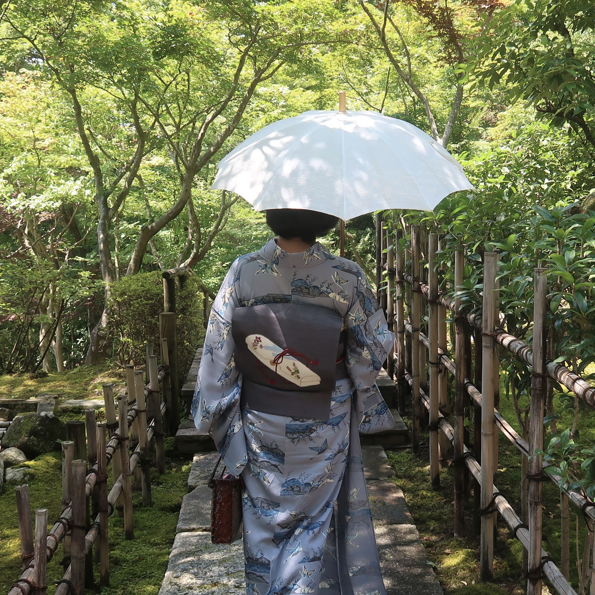 抽象花模様の小紋 白地 着物 - 着物