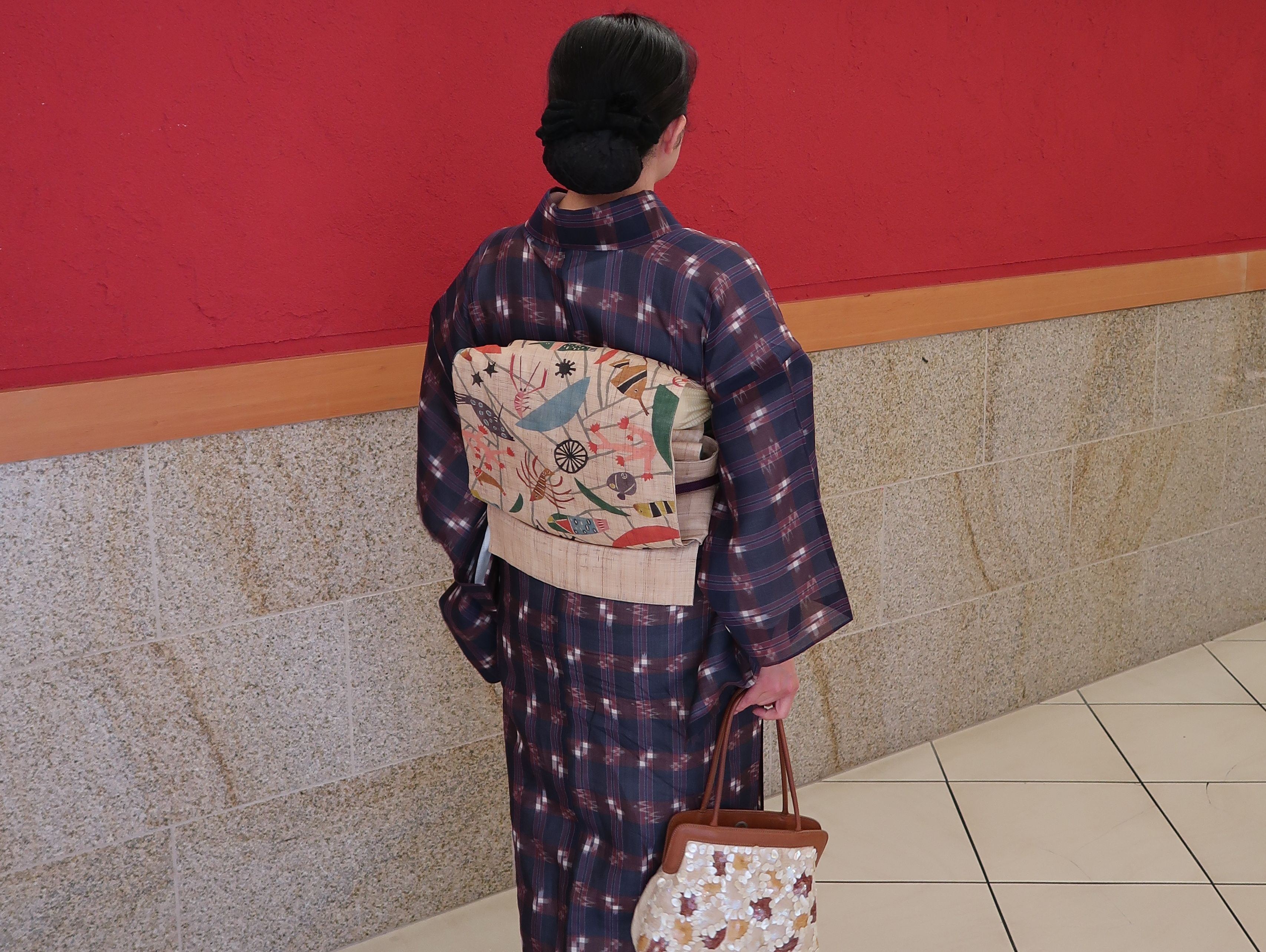 朝香沙都子の着物ダイアリー｜透け感を楽しむ 琉球壁上布