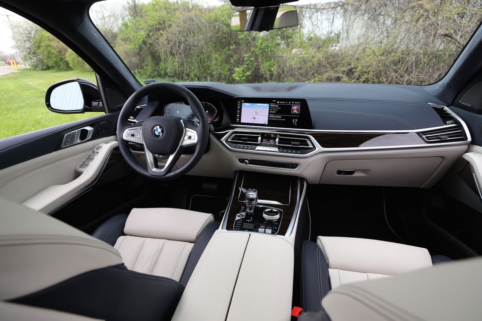 2019 BMW X7 interior