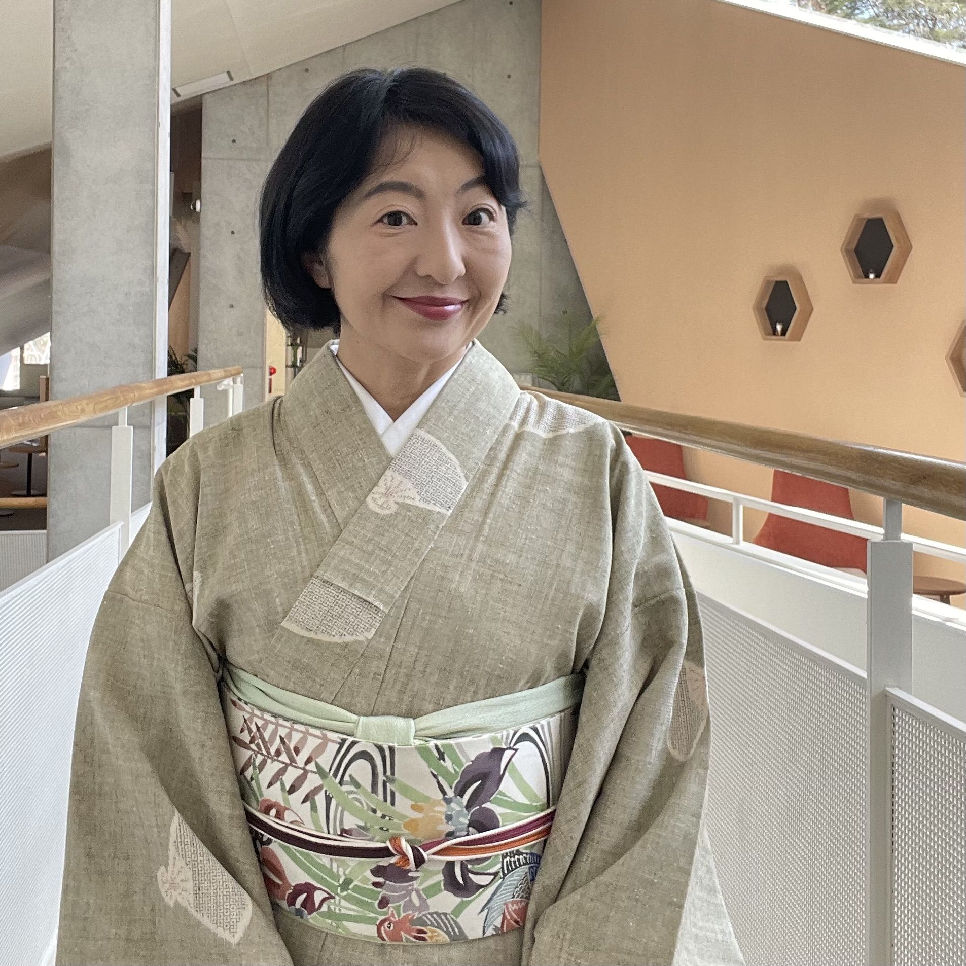 朝香沙都子の着物ダイアリー ｜着物の中の末広がりのフレーム、扇をまとう