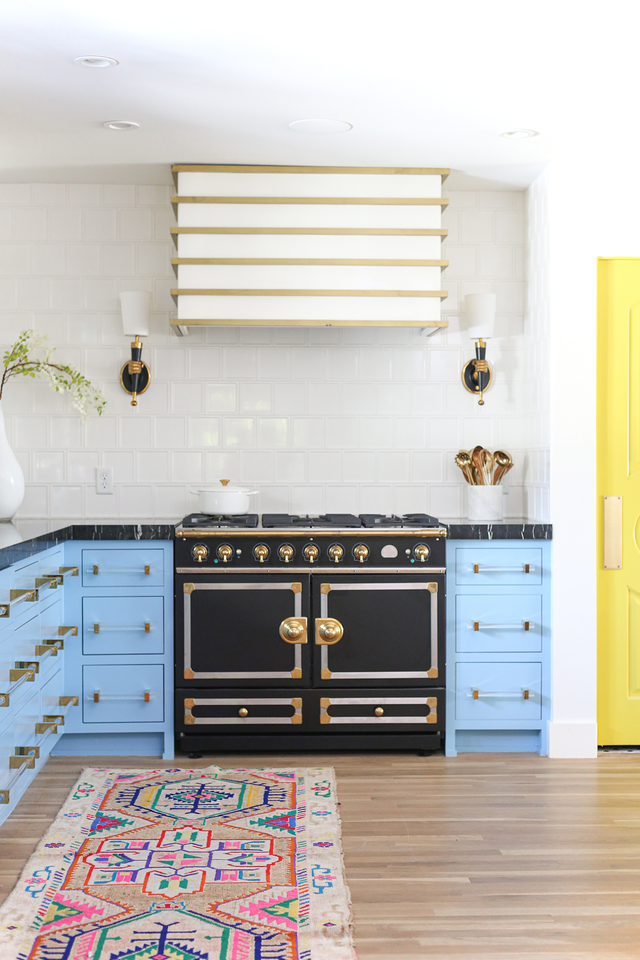 blue kitchen with yellow door, dopamine decor ideas