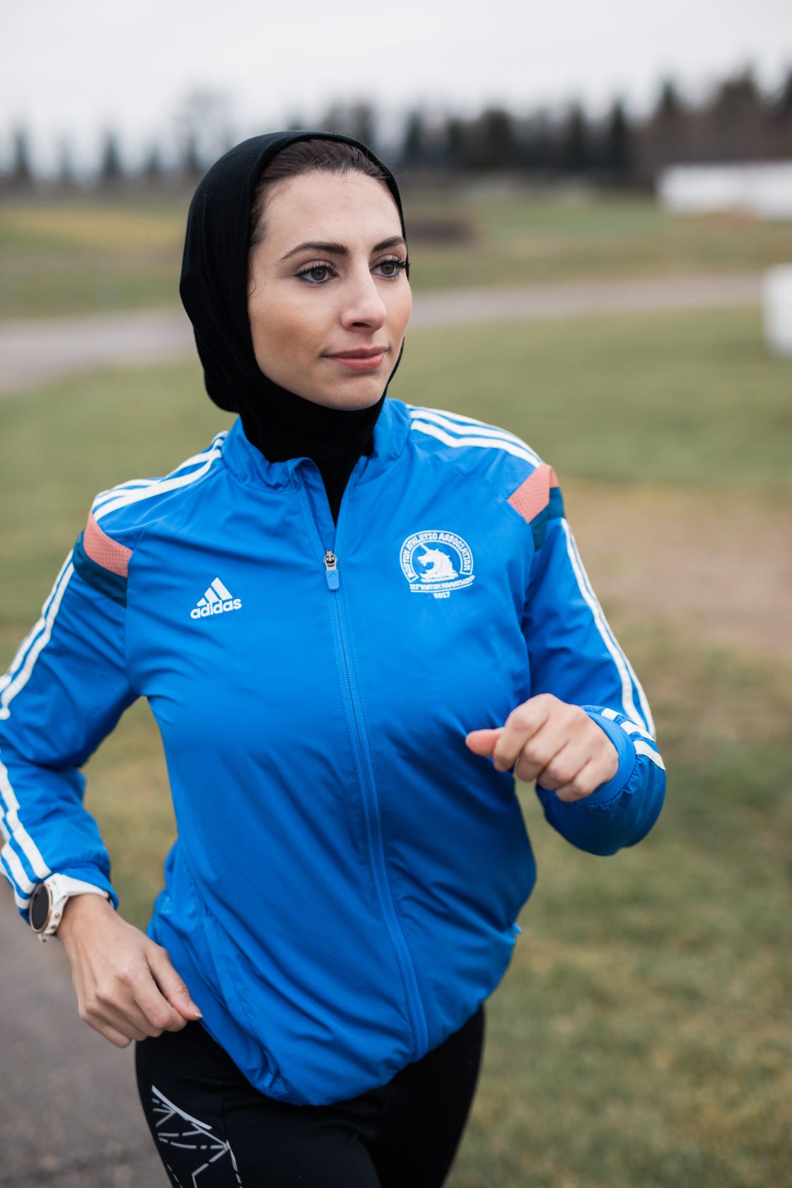 Jacket, Sleeve, Outerwear, Sportswear, Electric blue, Active pants, Running, sweatpant, Sneakers, Athlete, 
