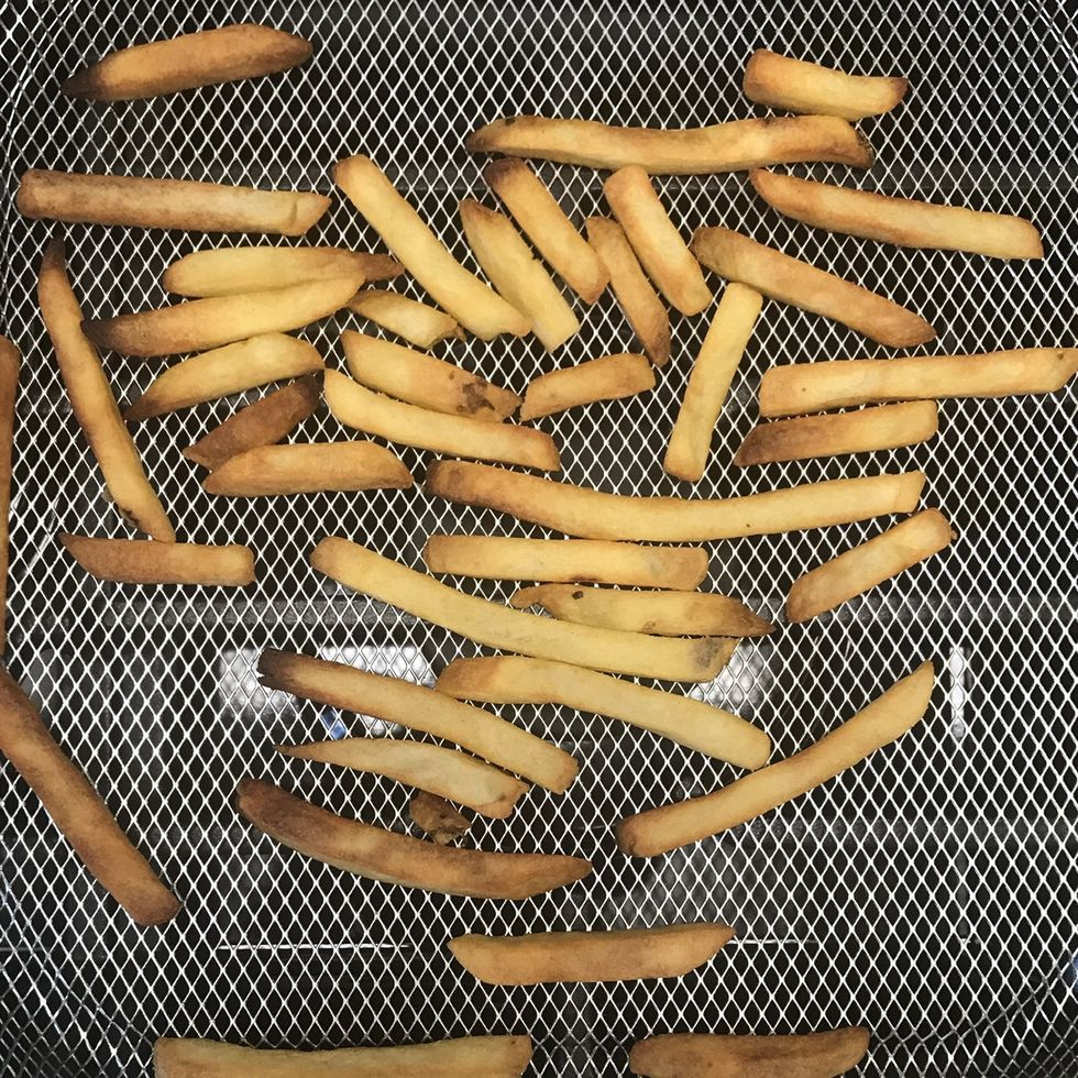 fries in air fryer basket