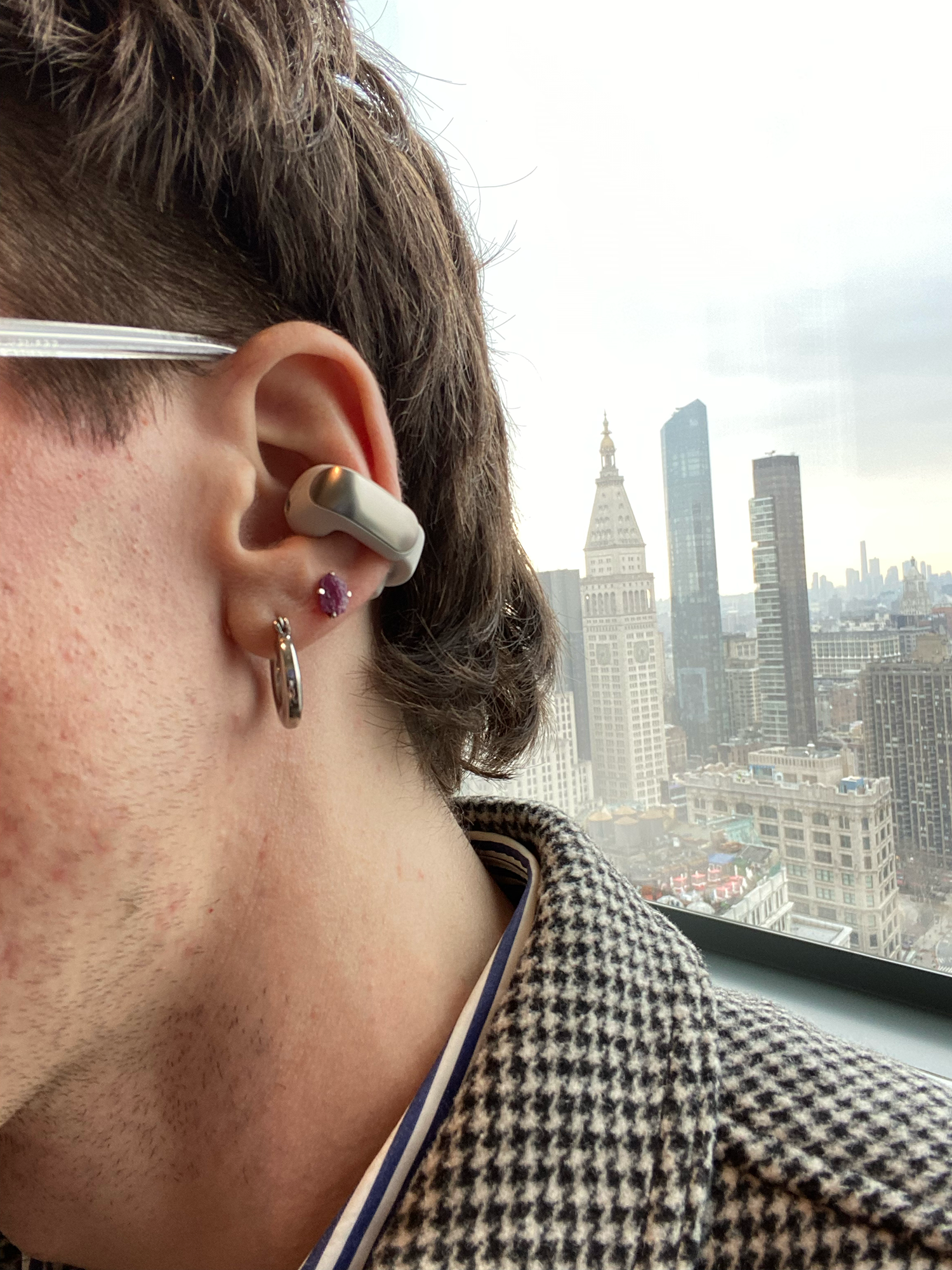 ボーズ × LISA Ultra Open Earbuds Bose x LISA Ultra Open Earbuds are $399, mostly vibes, and