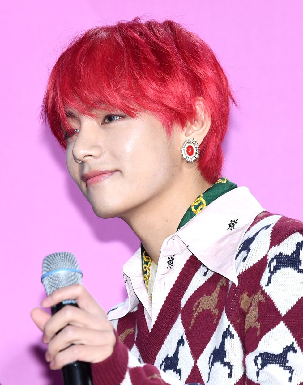 bts v attends the red carpet event of the 'melon music awards 2018' at gocheok skydome on december1st in seoul, south korea photoosen