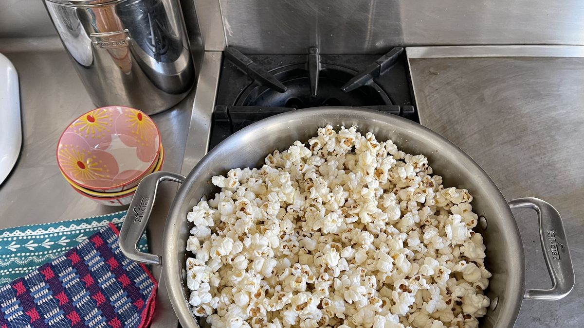 How to Make Popcorn on the Stove – A Couple Cooks