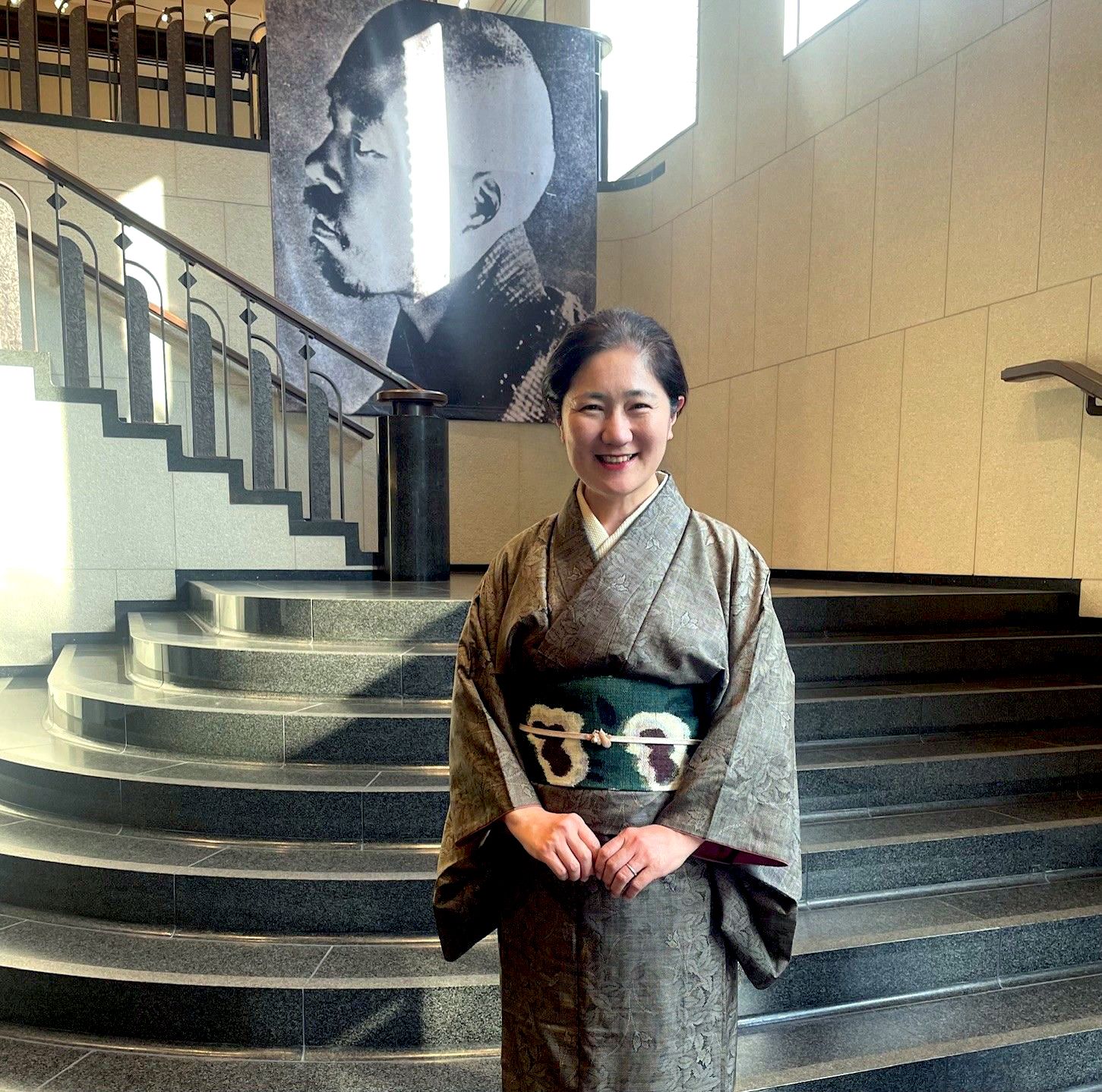 薫作日本の木製工芸品 着物女性
