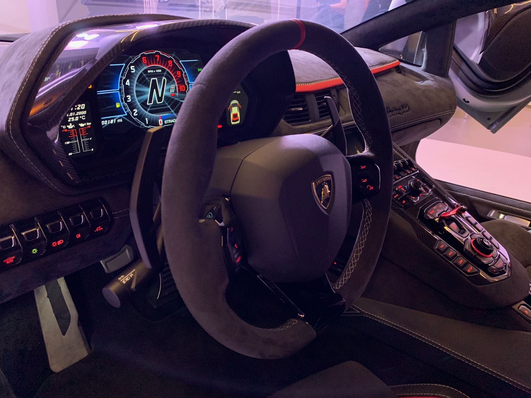 ランボルギーニ、V12自然吸気エンジンの最終モデル「アヴェン