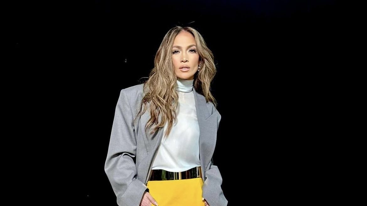 Jennifer Lopez's Pants-Falling-Down Look Is The Trendiest Style We Have  Seen In Ages 