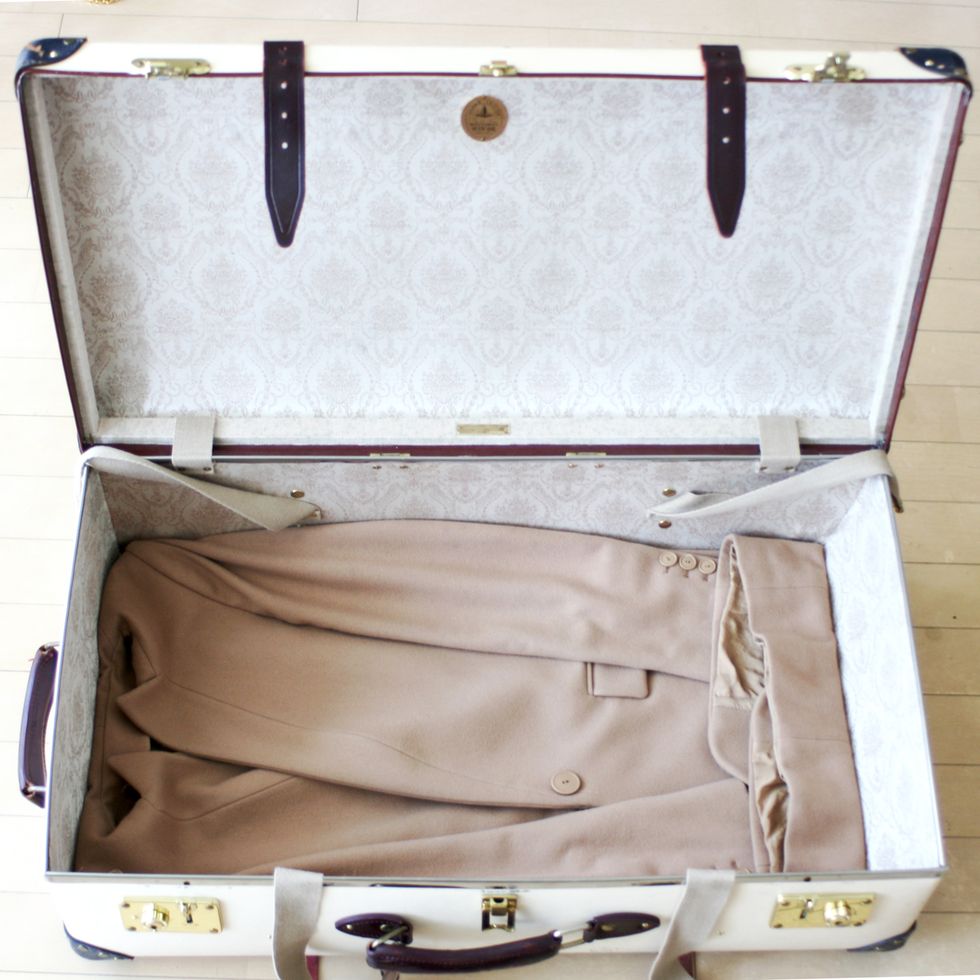 Bag, Handbag, Beige, Hand luggage, Khaki, Fashion accessory, Suitcase, Material property, Leather, Luggage and bags, 