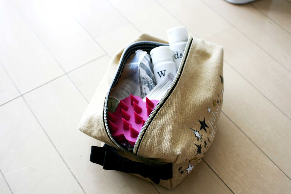 Bag, Handbag, Hand luggage, Fashion accessory, Shoulder bag, Beige, Luggage and bags, Diaper bag, Satchel, Baggage, 