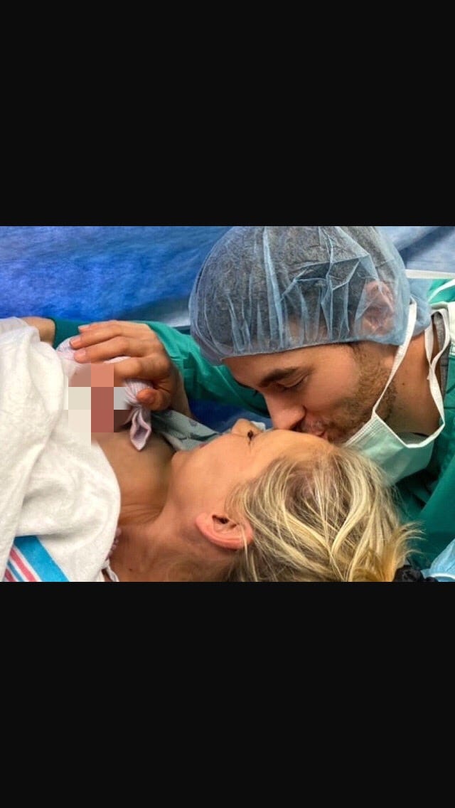 Enrique Iglesias y Anna Kournikova publican las primeras fotos con su bebé y desvelan cuando nació