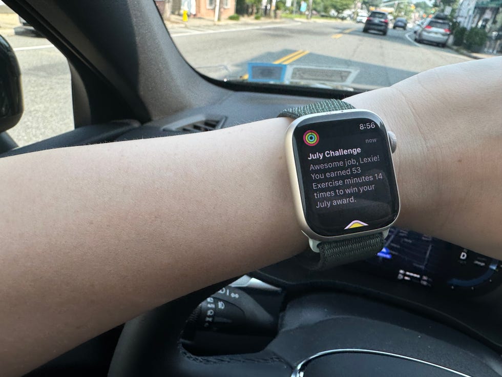 lexie reaching exercise goals on the apple watch series 9
