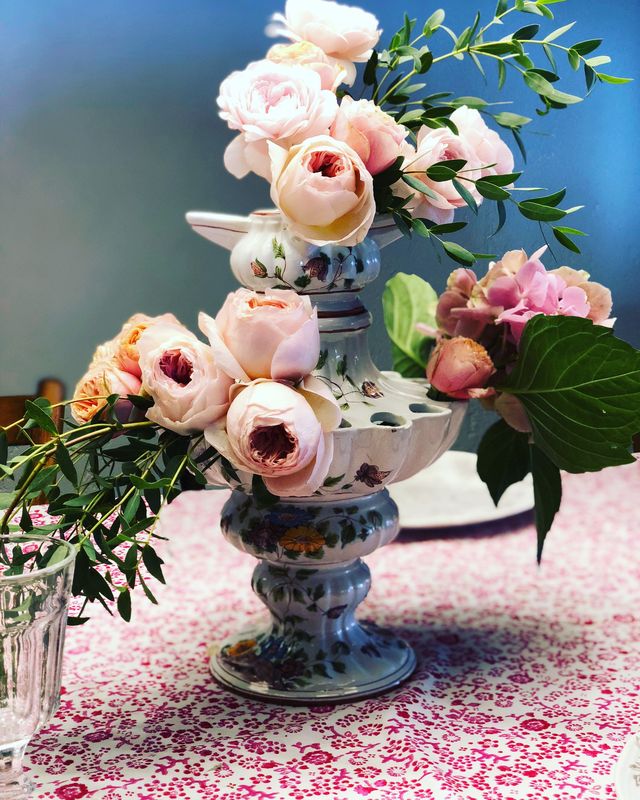 Petal, Flower, Pink, Flowering plant, Artifact, Centrepiece, Bouquet, Vase, Cut flowers, Flower Arranging, 