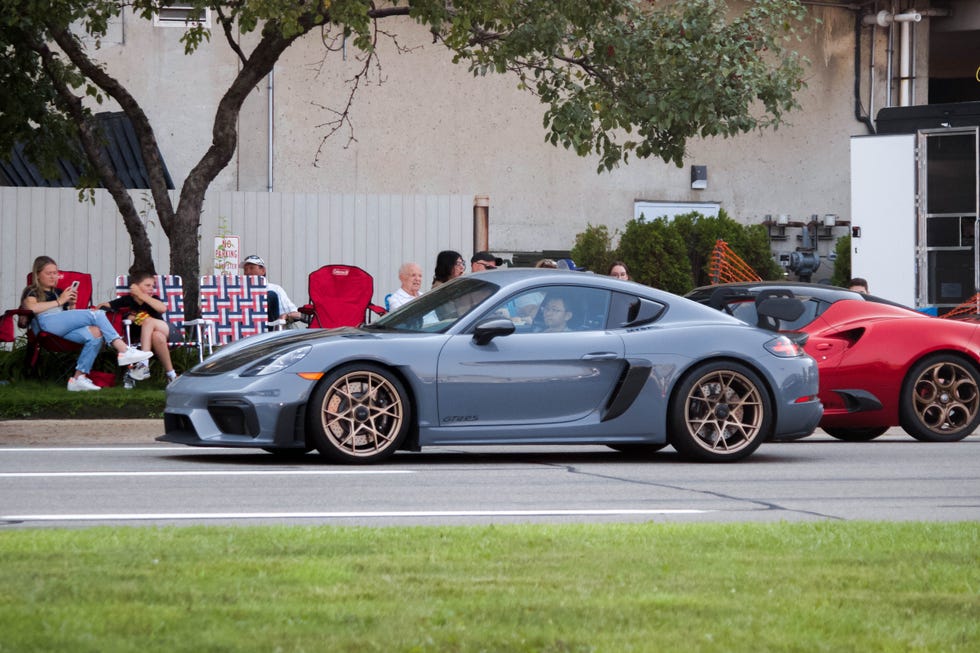 porsche 718 cayman gt4 rs