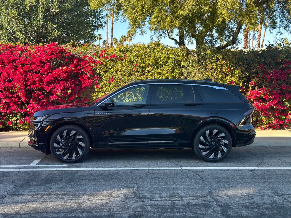 2024 Lincoln Nautilus Hybrid Review, Pricing, and Specs