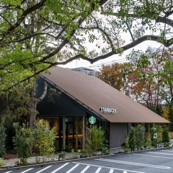 東京懷舊星巴克再添一筆！西東京新町店木質調裝潢、三角屋頂重現復古珈啡館