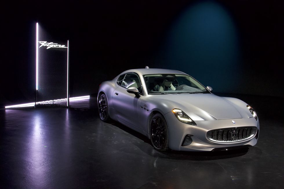 Мазерати 2024. Мазератти 2024. Maserati GRANTURISMO 2023 салон. Стекло фары Maserati GRANTURISMO gt. Дверь левая Maserati GRANTURISMO.