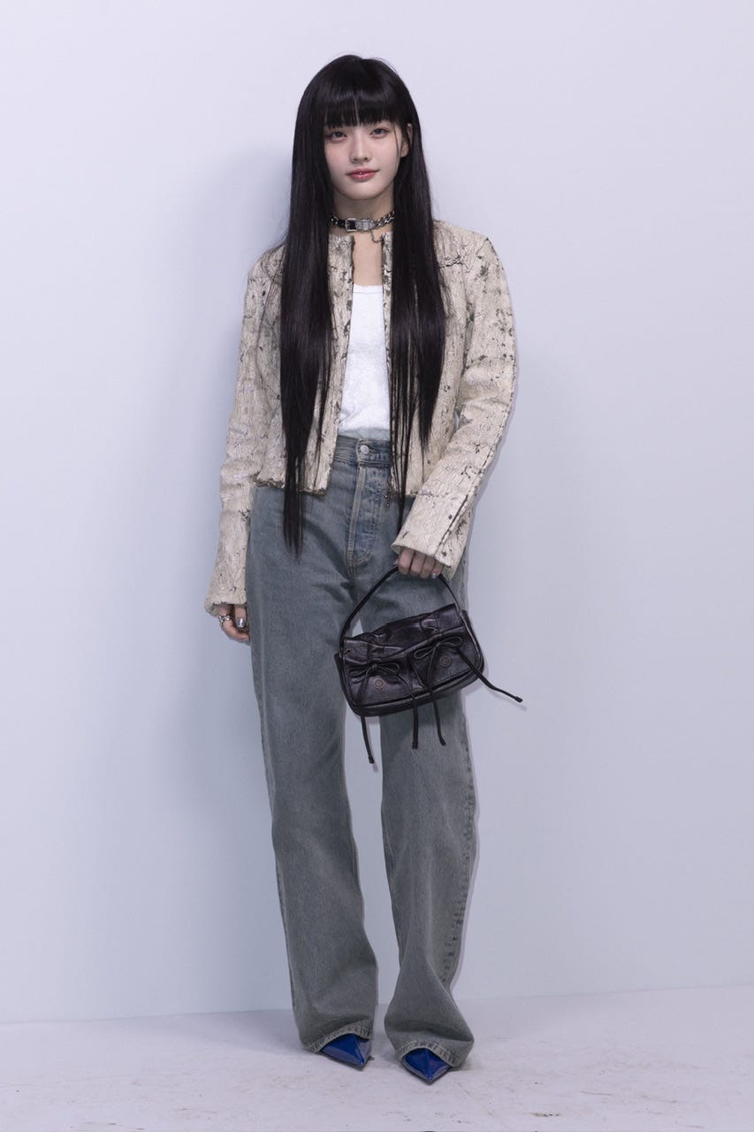 ILLIT 手伝わ アイリット acne studios イロハ ポスター 非売品
